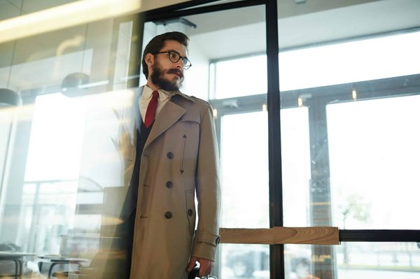 How to Choose a Water-Repellent Trench Coat That's Also Stylish for the Office?